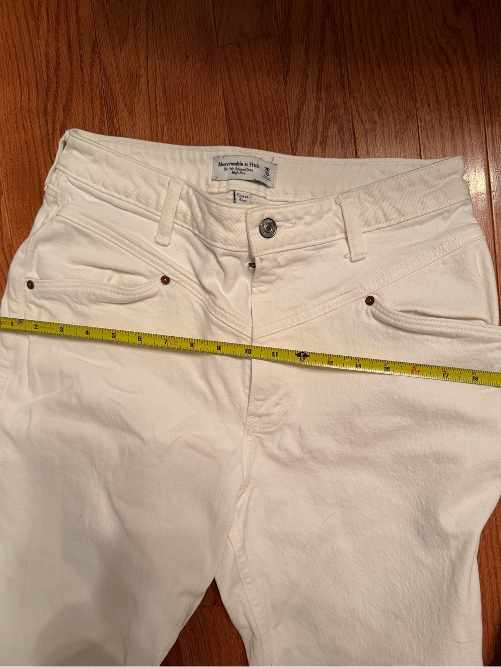 Abercrombie Curve Love High Rise 90s
Relaxed Jean Ecru with Front Yoke cream - Picture 6 of 9